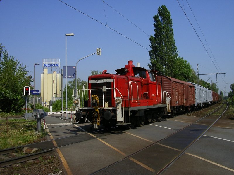 V60, 363 206-4 zieht einen gemischten GZ nach BO Nord.(14.05.2008)