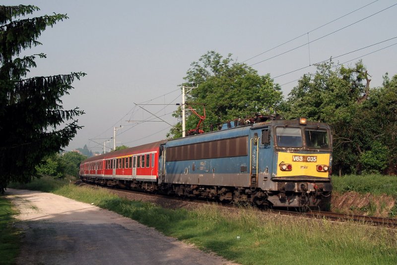 V63 035 mit dem EN 241 in Nagykanizsa (22.05.2007)