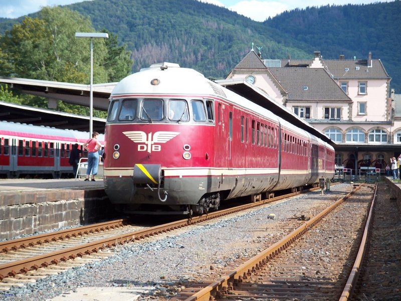 V7 08 steht im Bad Harzburger Bahnhof (18.8.2007)
