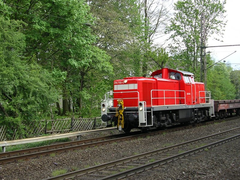 V90 , 294 700-0 mit leeren GZ in BO Hamme nach Wanne Eickel.(30.04.2008)