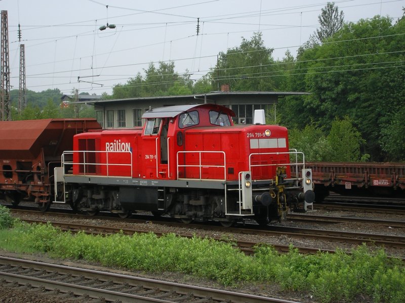V90, 294 791-9 rangiert GZ ,bringt den gleich von BO Ehrenfeld
nach BO Langendreer.(27.05.2008)