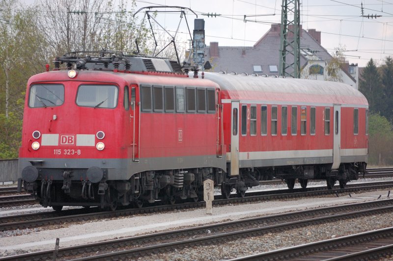 Variation eines PbZ.... die Krzeste: 115 323-9 und ein Steuerwagen als PbZ-D 2436 Mnchen-Pasing - Leipzig.