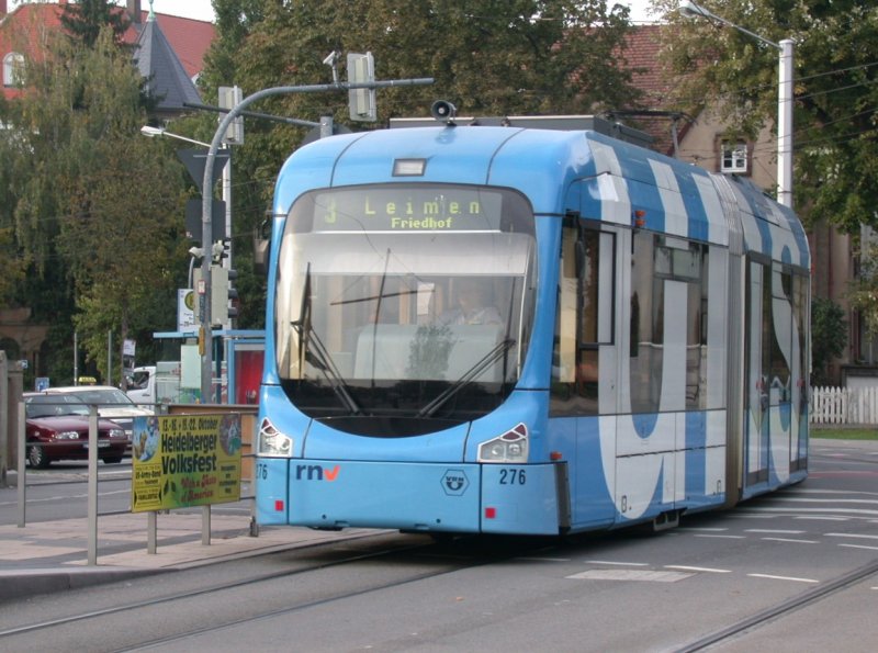 Variobahn 276 ist keine Kurzversion dieser Strassenbahn, aber wegen der engen Kurve bei der S-Bahn Haltestelle Heidelberg West-/Sdstrasse sind die restlichen fnf Teile nicht zu sehen. (11.06.2006)