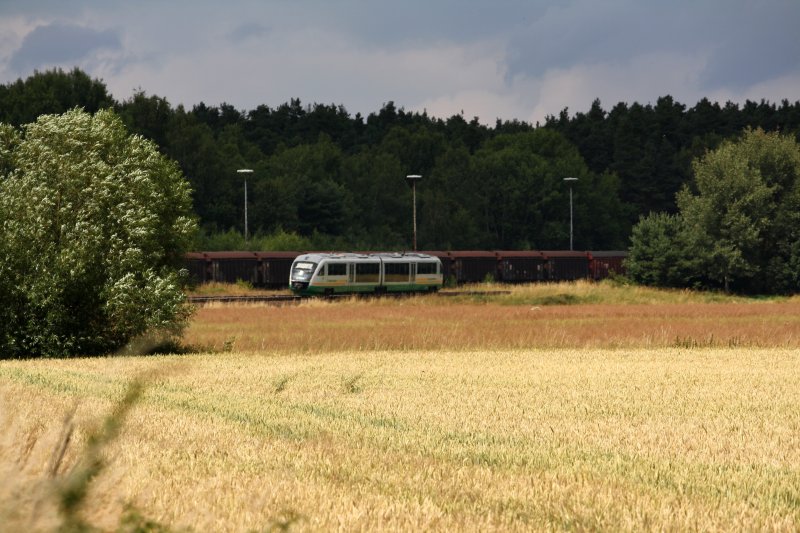 VBG 86562, Schwandorf - Hof Hbf, kurz vor dem Halt in Irrenlohe, 08.07.09