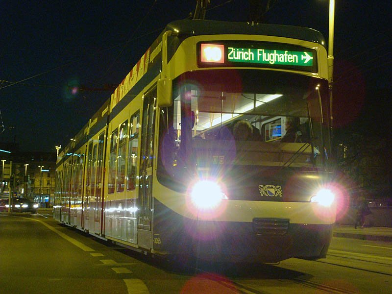 VBZ-Cobra-Tram der Linie 10 am Central, 25. Jan. 2009