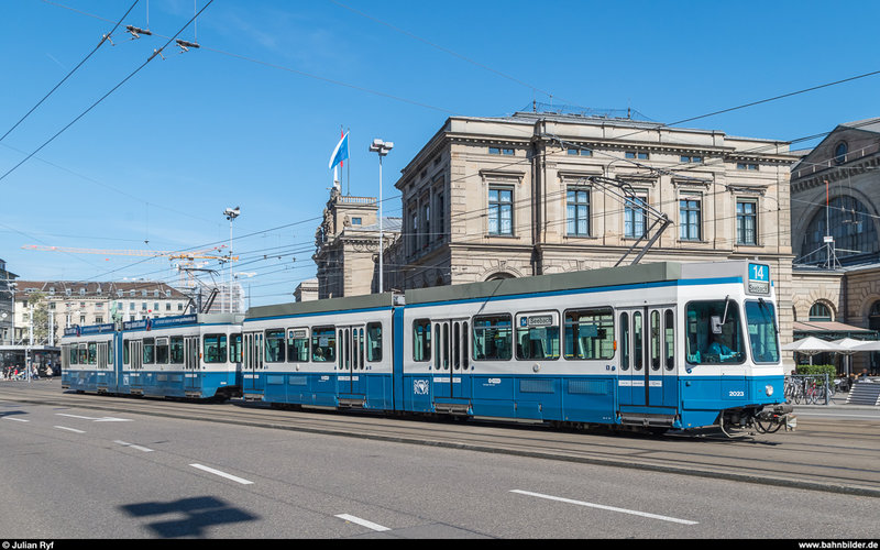 VBZ Tram 2000 Be 4/6 2023 und 2303 am 21. Mai 2017 unterwegs auf