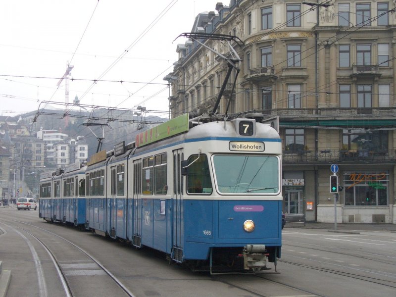 VBZ - Tram Be 4/6 1665 vor dem SBB Hauptbahnhof in Zrich unterwegs auf der Linie 7 am 01.01.2008