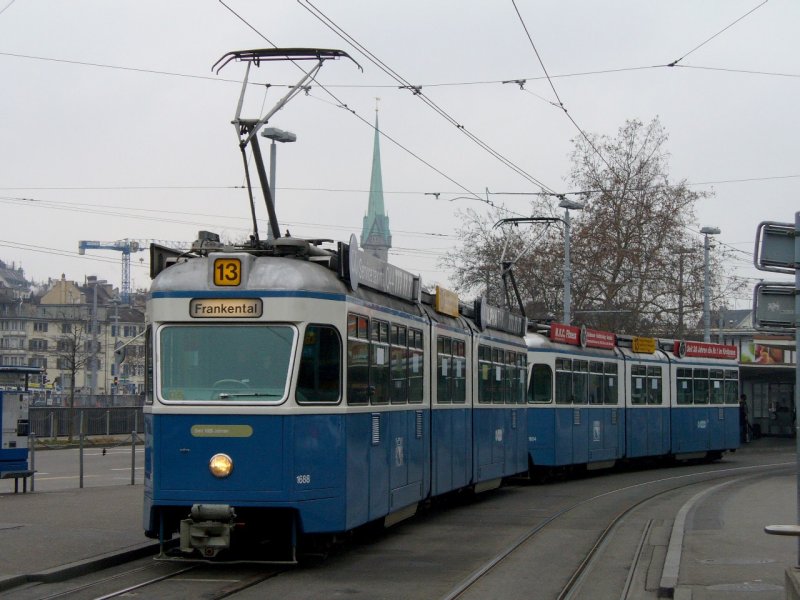 VBZ - Tram Be 4/6 1688 vor dem SBB Hauptbahnhof in Zrich unterwegs auf der Linie 13 am 01.01.2008