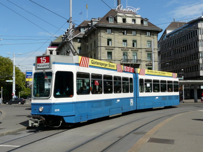 VBZ - Tram Be 4/6 2016 unterwegs auf der Linie 15 bei der Haltestelle Central am 26.04.2009