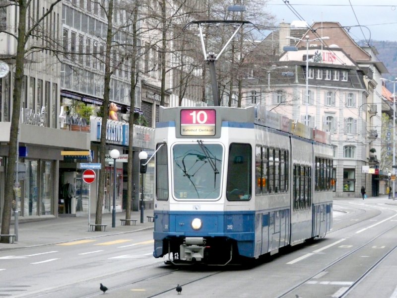 VBZ - Tram Be 4/8 2112 unterwegs auf der Linie 10 am 19.04.2008