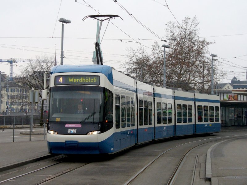 VBZ - Tram (Cobra) Be 5/6 3007 vor dem Hauptbahnhof in Zrich eingeteilt auf der Linie 4 am 01.01.2008