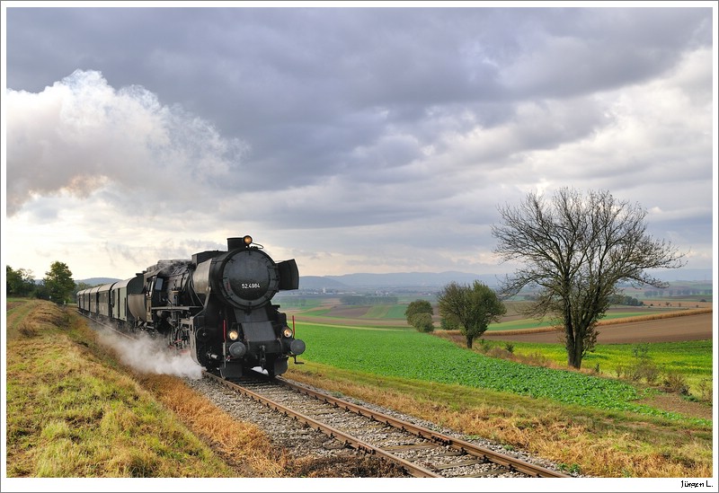 VdEA 52.4984 unterwegs nach Ernstbrunn. Mollmannsdorfer Berg, 11.10.2009.