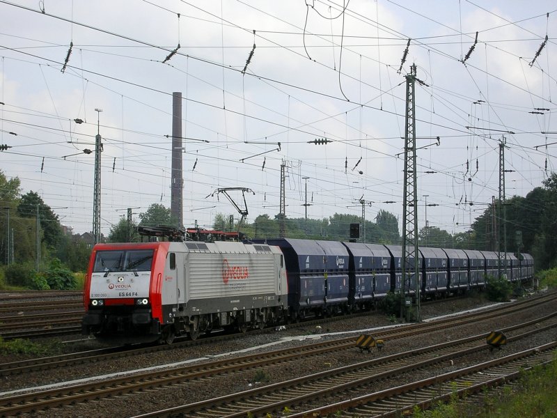 VEOLIA E 189 093 mit den neuen Fals Wagen aus Richtung Hagen in BO-Langendreer ber Gelsenkirchen nach Duisburg.(17.09.2008)