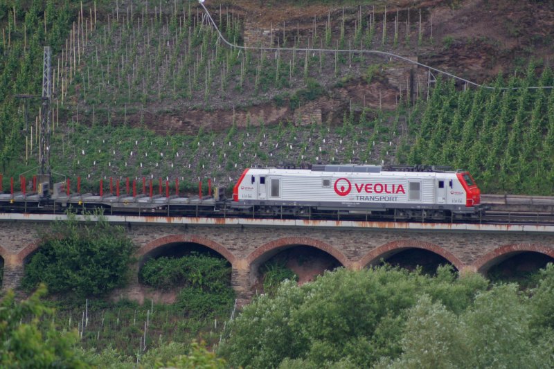 Veolia E37 510 berfhrt am 11.6.09 ber das Viaduckt in Pnderich