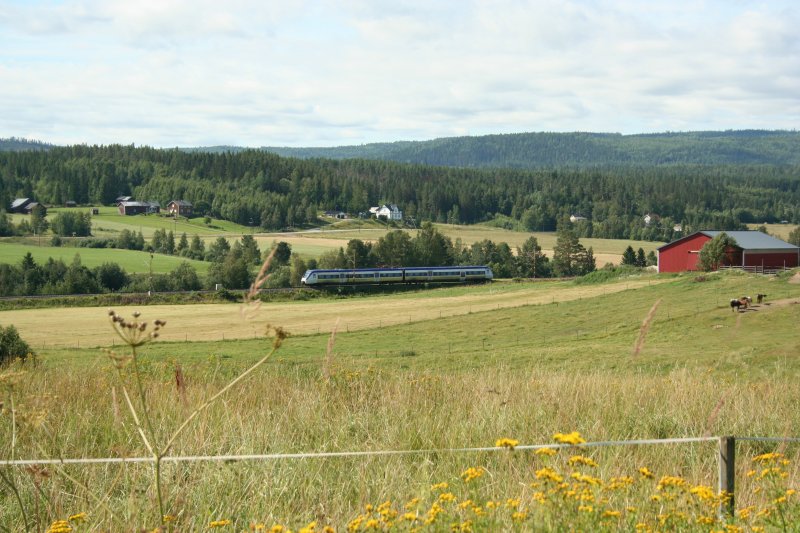 Veolia Regionalzug (Mittnabotget) X52 9034 bei der Fahrt von Sundsvall nach stersund am 28.7.2008 zwischen Torpshammar und Frnsta.