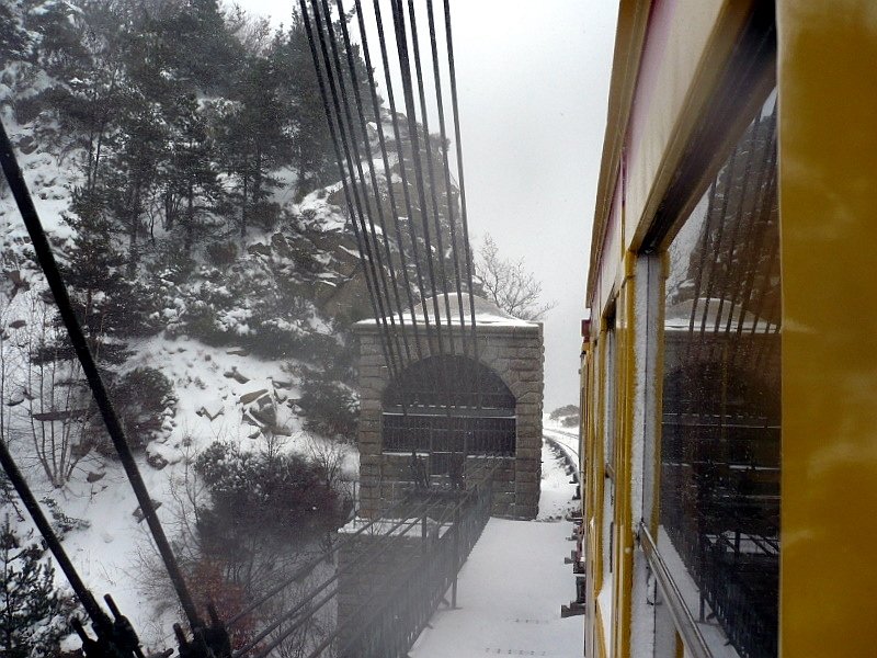 Verankerung der Seil am Ende der Gisclard-Hngebrcke, 05.03.2008.