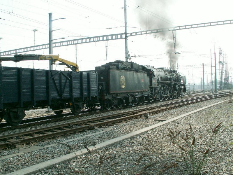 Verein 241.A.65 Zugsausfahrt.Hinter der Dampflok wird im Zug die  Bekohlungsanlage  gleich mitgefhrt.Romanshorn 04.04.09