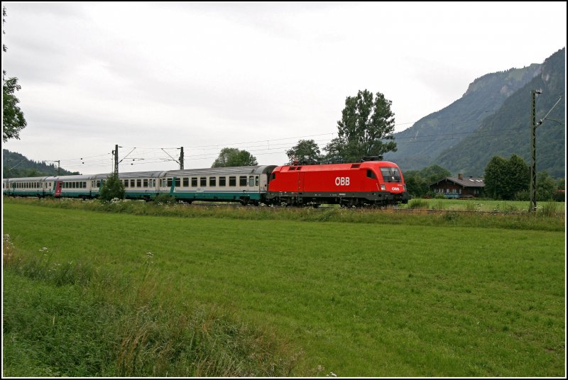 Verfolgste mich?;-) Erst vor zwei Tagen am 04.07.07 in Kufstein mit dem OEC 662 erwischt (ID140276), ist 1016 042 am 06.07.07 mit dem EC 85  MICHELANGELO , von Mnchen ber Fortezza/Franzensfeste und  Verona Porta Nuova nach Roma Termini, untergwes.