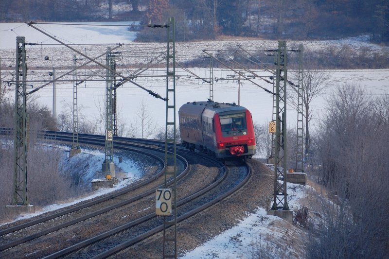 Verneigung im Mastenwald: Eine BR 611 elegant in der Kurve. Zwischen Urspring und Amstetten/W�rtt. auf der KBS 750, Fahrtrichtung Stuttgart. (14.01.2009).