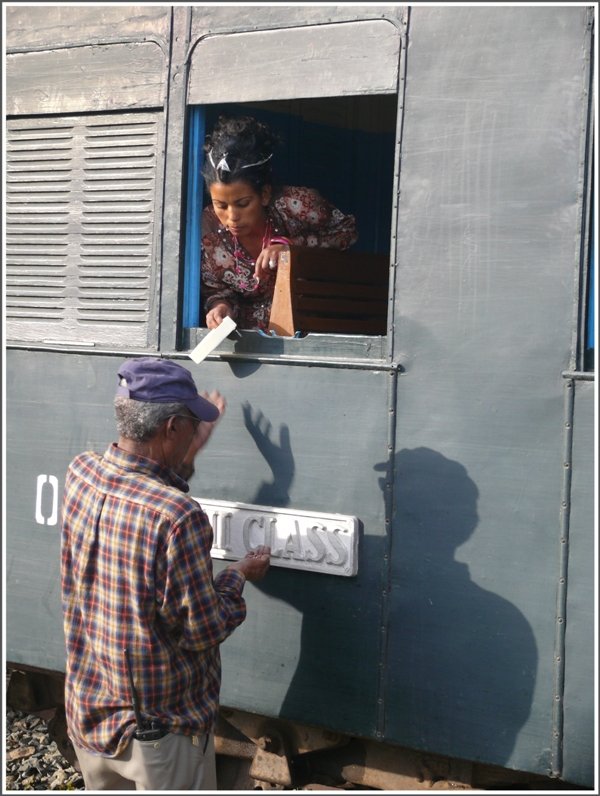 Verpflegungsservice durchs offene Fenster. (28.10.2008)
