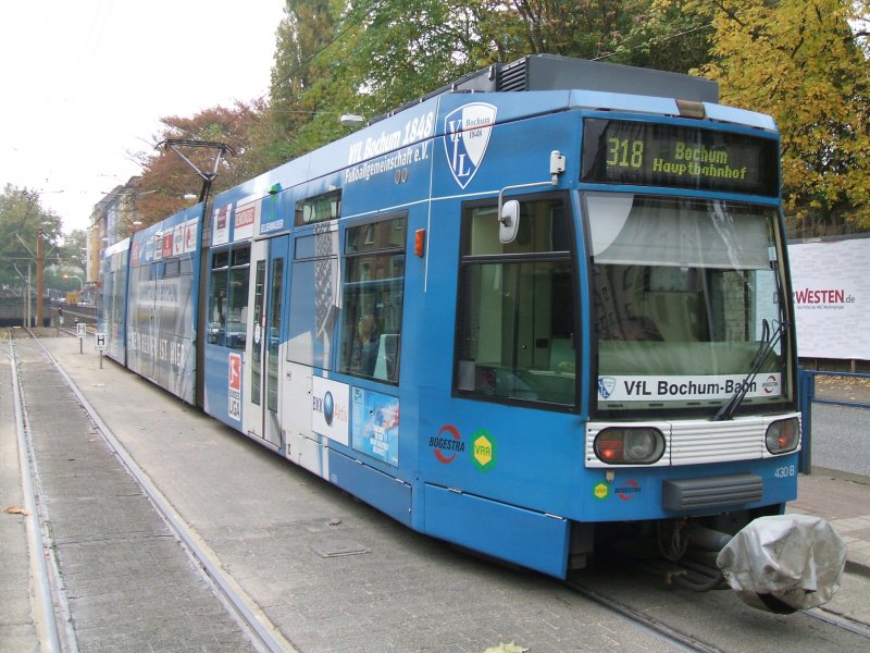 VFL Bochum Bahn ,Wagen 430B ,als Linie 318 von Haltestelle Bergmannsheil nach Bochum Hbf. (27.10.2007)