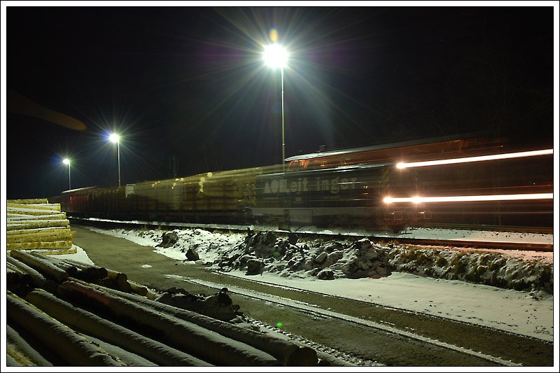 VG 71382 bei der R�ckfahrt von Deutschlandsberg nach Graz, am 20.2.2009 beim Ausziehen der Waggons in Preding bei der dort ans�ssigen Holzindustrie Leitinger. Stop and Go waren die Ursache f�r diesen Effekt.