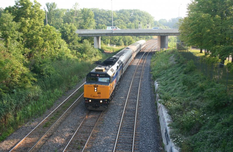 VIA-Rail FP40DH 6427 nach Niagara am 15.8.2009 an der Bayview Junction bei Hamilton.