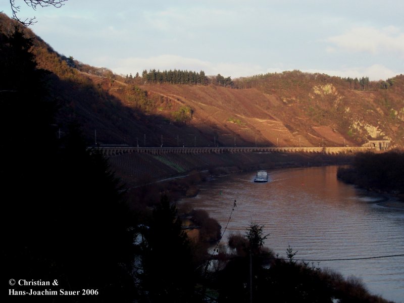 Viadukt zwischen Bullay und dem Abzweig der Nebenbahn nach Traben-Trarbach. (Dezember 2005) 