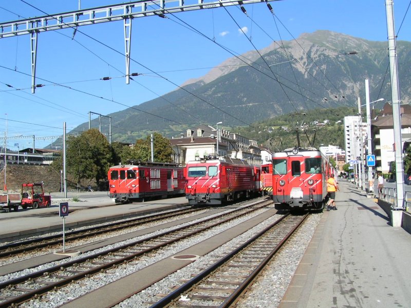 Viel los auf dem MGB Bahnhof in Brig am Abend des 05.08.07 gegen 18 Uhr.