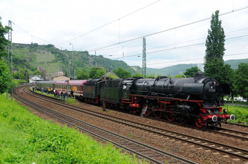 Viel Luft war im Bahnhof von Bacharach nicht mehr. 01 1066 und ihr Sonderzug der EBF  OnWheels  am 16. Mai 2009 .
