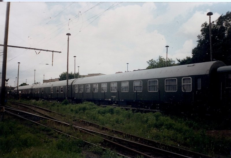 Viele Jahre standen die DDR-Regierungswagen abgeschirmt in der Einsatzstelle Berlin Lichtenberg.Im Mai 1997 waren diese nicht mehr abgeschirmt und man konnte Sie auch noch in Berlin Lichtenberg antreffen.