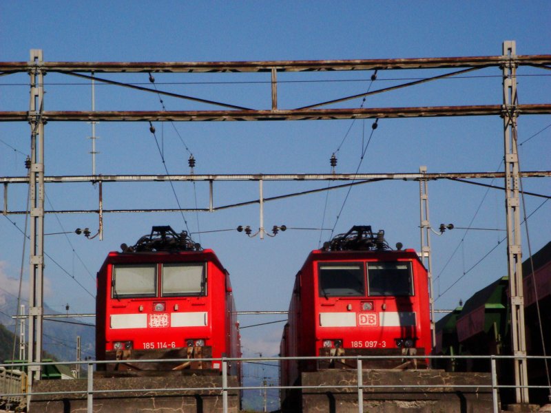 Vier DB-Traxx am Morgen des 8.10.2007 abgestellt in Erstfeld.