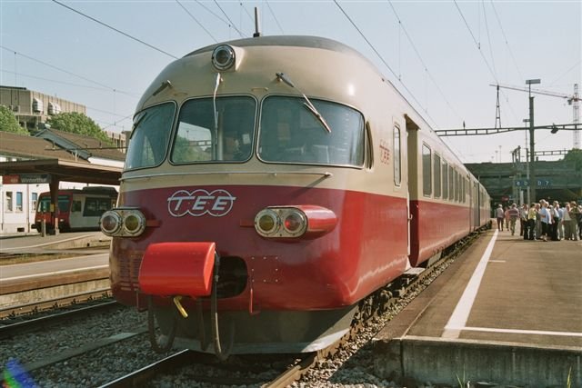 Vierstrom-TEE-Zug RAe 1053 (SIG/MFO 1961) von SBB-Historic in Winterthur, Juli 2005. Dieser 6-teilige Zug ist der letzte Ueberlebende der einstmals fnf elektrischen SBB-TEE-Zge und ist immer noch betriebsfhig. 