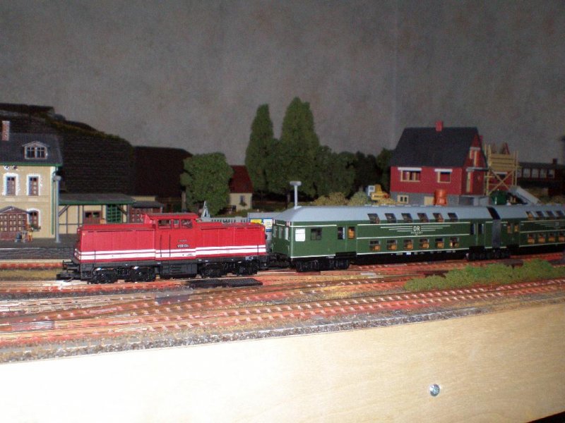 Vierteilige Doppelstockeinheit gezogen von einer V 100