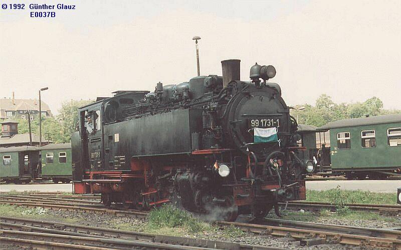 VII K 99 1731 in Zittau Hbf. Im Hintergrund Schmalspur-Personenwagen.