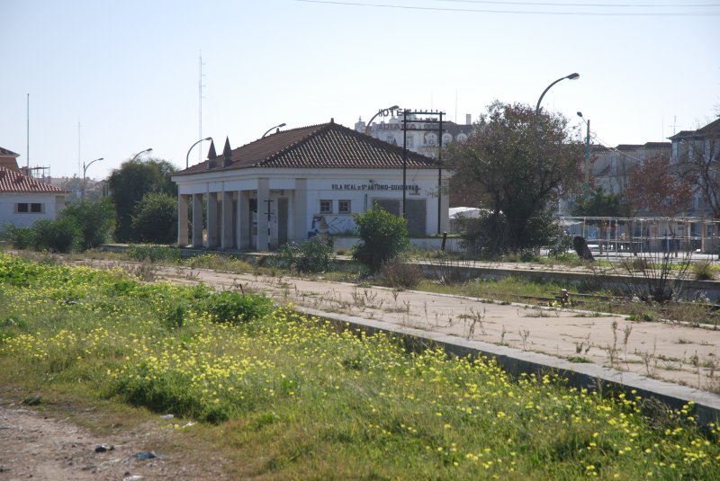 VILA REAL DE SANTO ANTÓNIO (Distrikt Faro), 19.01.2007, der alte, aufgegebene Bahnhof nahe des Fähranlegers