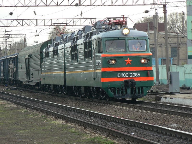 VL80t-2085 e-lok Mit dem Lastzug an der Station Saratow-II, 12.04.2008 