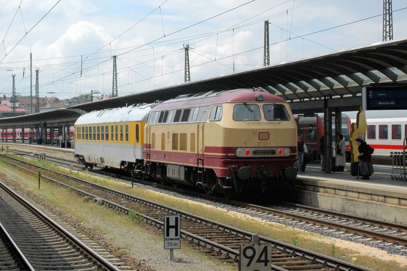 Vllig unerwartet pfiff 217 001 am 25.06.09 durch Ulm nach Mnchen-Freimann