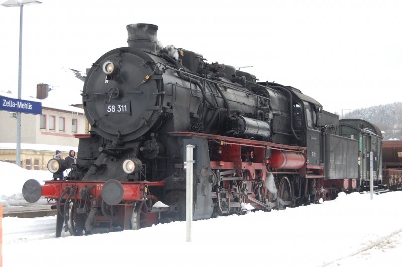 Vllige berraschung bei der Rodelblitztour, die G12 mit einem Fotogterzug war zu Gast. Bereits in Schmalkhalden gesichtet, kam sie nachher nach Zella-Mehlis. Aufgrund der Versptungen im Planverkehr, wurde ihr allerdings die Weiterfahrt nach Oberhof nicht genehmigt. 21. Feb. 2009 