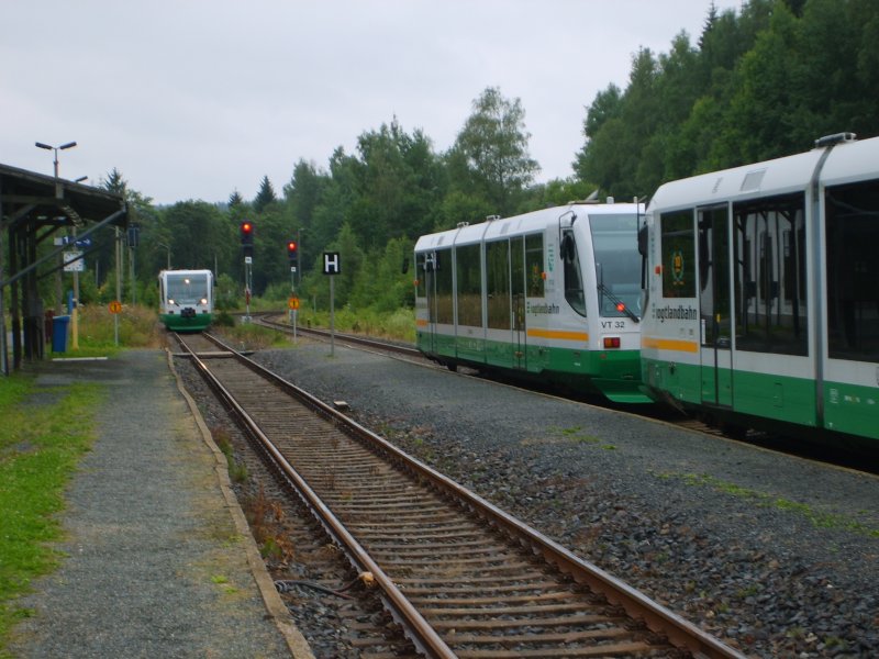 Vogtlandbahn - Bahnhof Zwotental: Einfahrt des Gegenzuges