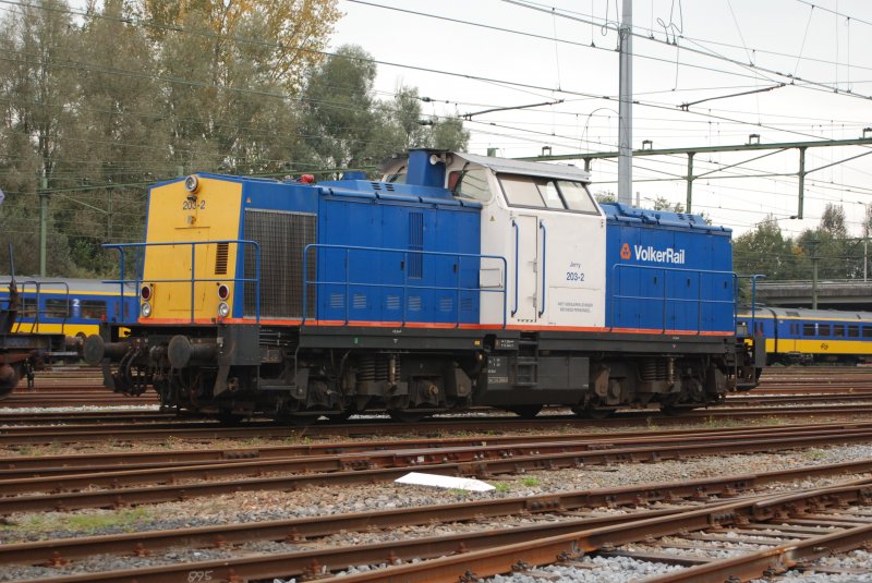 Volker Rail 203-2 'Jerry' (ex DR V100, 110-783-8/112 783-6, ex DB AG 202-783-7)) am 18/10/08 in bahnhof Zwolle