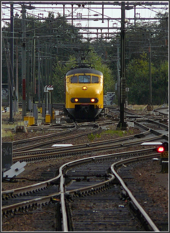 Vom Bahnsteig aus, habe ich am 05.09.09 die Einfahrt eines Plan V Triebzuges in den Bahnhof von Roosendaal fotografiert. (Jeanny)