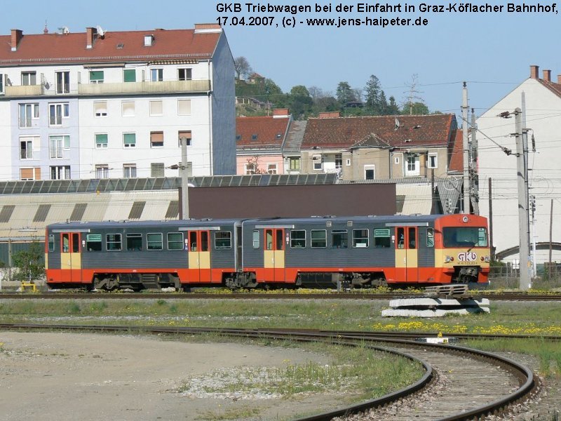 Vom Grazer Hauptbahnhof kommend und in den Bahnhof Graz-Kflacher Bahnhof einfahrend ein Triebwagen der GKB, konkret 5070 012-9. Foto: 17.04.2007