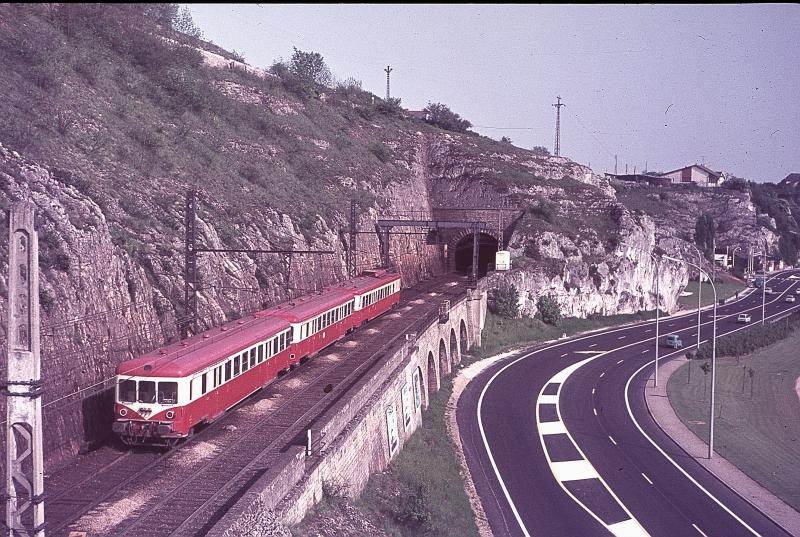 Vom Scheitelpunkt der Strecke Paris-Dijon dem Ort Blaisy le Bas geht es auf etlichen Kunstbauten immer berg ab der Stadt Dijon entgegen.