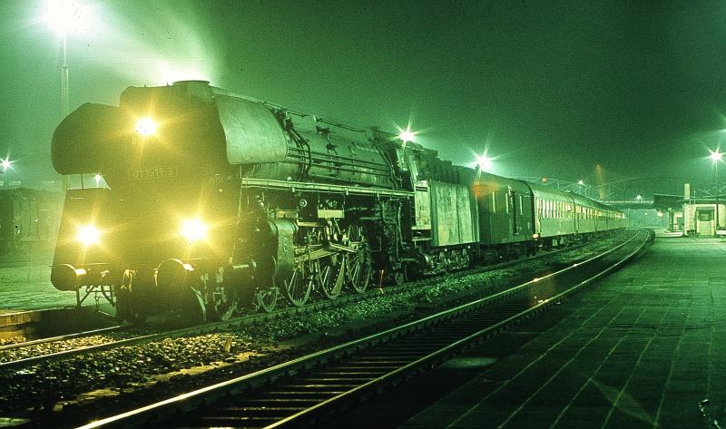 Von einem festen Standpunkt gelang diese Zeitaufnahme ohne Blitz
in den 60er Jahren