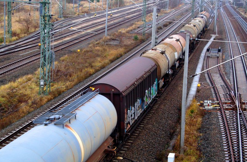 Von einem Graffiti- Knstler  verzierter Schiebewandwagen aus dem Zugverband von 152 059.