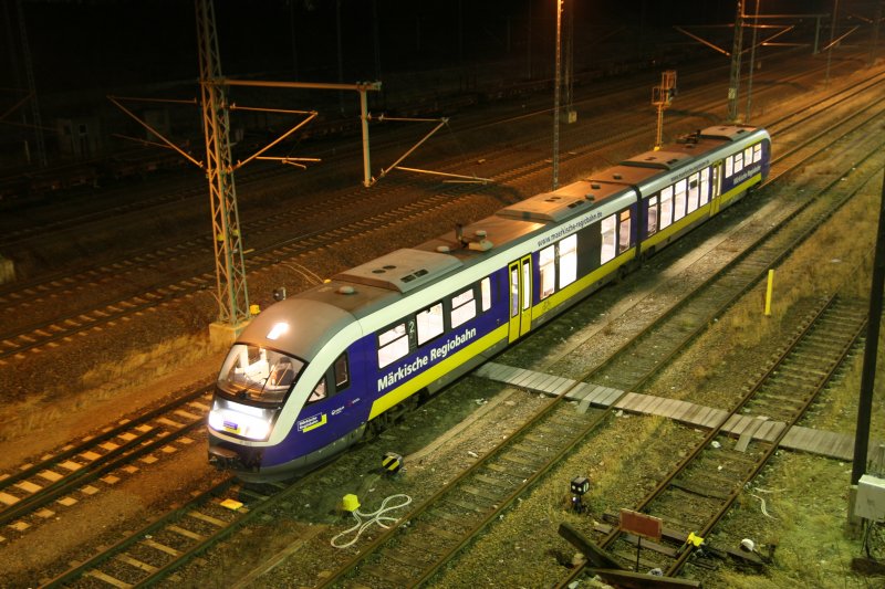 Von der Fugngerbrcke in Jterbog hat man einen herrlichen Ausblick so auch auf de TW Desiro der Mrkischen Regiobahn (OLA) in den Abendstunden.