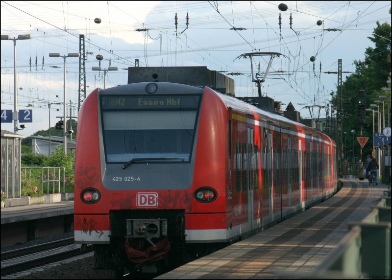 Von Haltern nach Essen mit Zwischenhalt in RE-Sd RB42 bedient durch 425 025.  25.06.2007