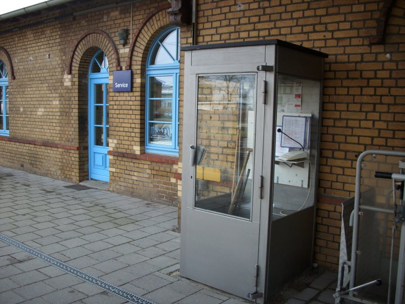Von hier aus werden die Lautsprecherdurchsagen auf dem Bahnhof Bergen/R�gen durch das Servicepersonal gemacht ! 09.04.2008