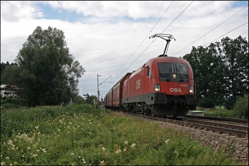 Von der Kste (Bremerhaven) in die Steiermark (Karsldorf) ist die 1116 210 mit ihrem leeren Autozug unterwegs. (09.07.2008)